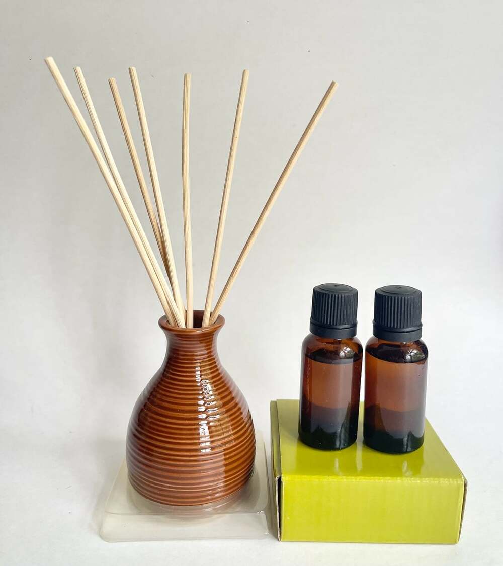 Vintage Pier 1 Aromatherapy Diffuser and Candle Gift Set
